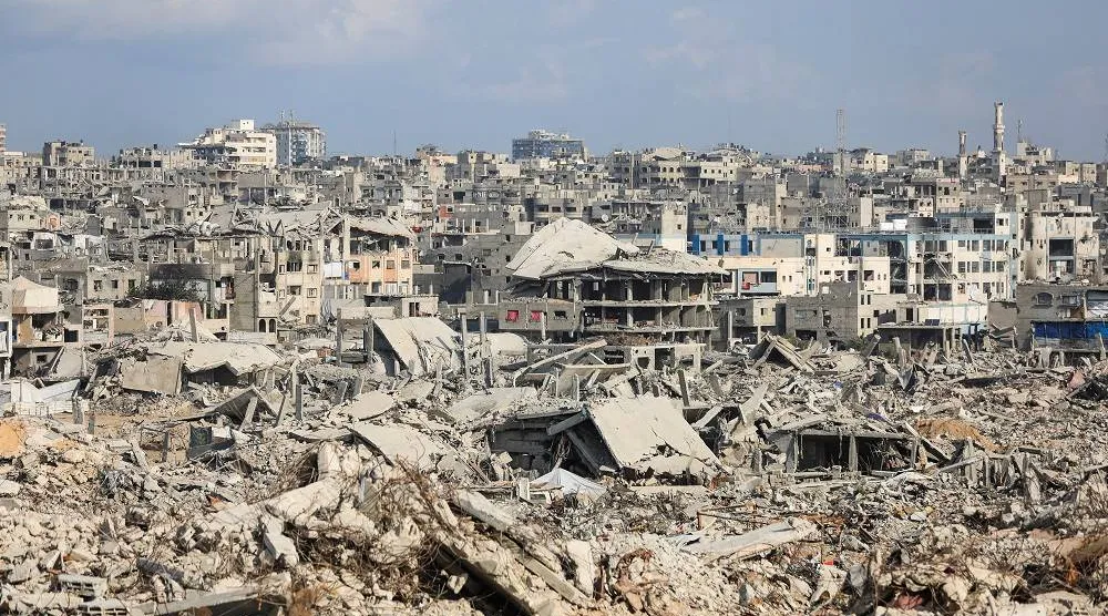 مبانٍ مدمرة في قطاع غزة (رويترز)