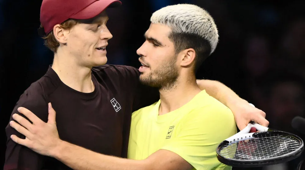 كارلوس ألكاراس والإيطالي يانيك سينر لمواصلة الهيمنة العالمية في عام 2026 (أ.ف.ب)