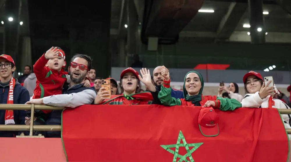 تعيش كرة القدم المغربية طفرة لا سابق لها منذ مشاركة المنتخب الوطني الأول في كأس العالم قطر 2022 (إ.ب.أ)