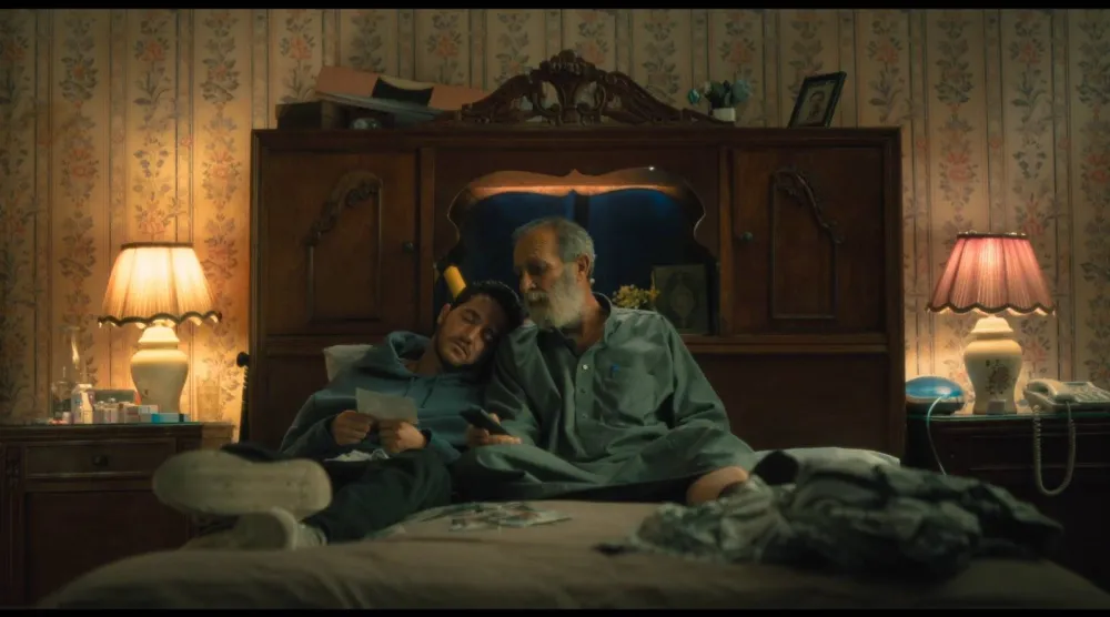 أحمد مالك وكامل الباشا في فيلم «كولونيا» (الشركة المنتجة)