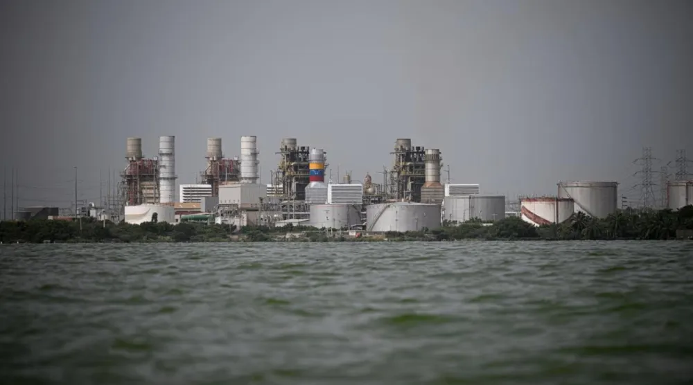 ABD, Venezuela devletine ait petrol ve doğalgaz şirketi PDVSA'yı da yaptırım listesine almıştı (AFP)