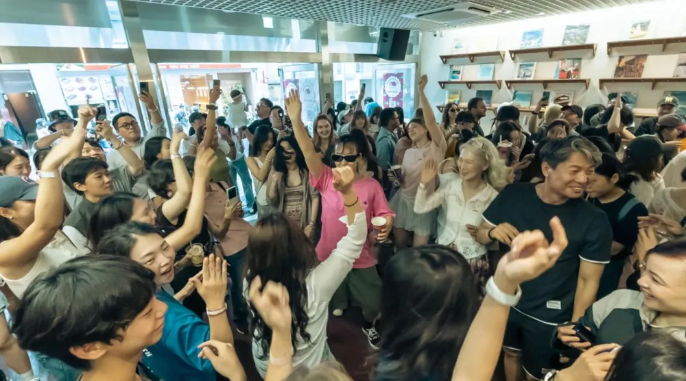 Seoul Morning Coffee Club adlı mekandaki etkinliklere ülkedeki yabancılar da ilgi gösteriyor (Kim Keun Young/SMCC)