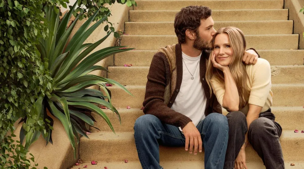 İlk sezonda aşklarını kanıtlayan agnostik podcast sunucusu Joanne ve yakışıklı haham Noah, ikinci sezonda hayatlarını ve ailelerini bir araya getirerek yeni bir sınavdan geçiyor (Netflix)