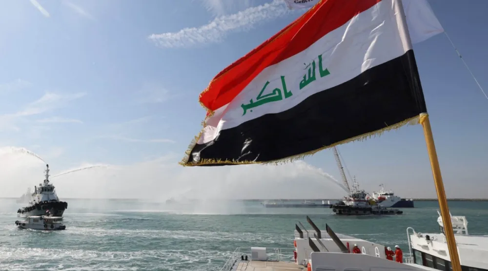 Irak'ın güneyindeki Basra vilayetinde, uygulayıcı Koreli şirketten Faw Limanı’ndaki beş büyük rıhtımın devredilmesi sırasında Irak ordusu geçit töreni düzenledi, 7 Kasım 2024 (AFP)