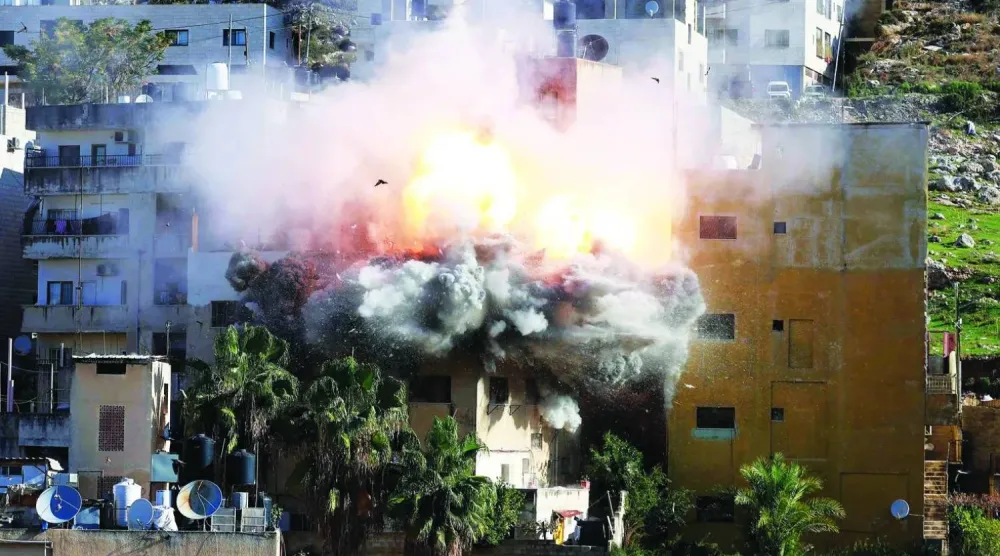 Dün, Batı Şeria'nın Nablus kentinde tutuklu Filistinli Abdulkerim Sunbur'un evi İsrail güçleri tarafından havaya uçuruldu (AFP)