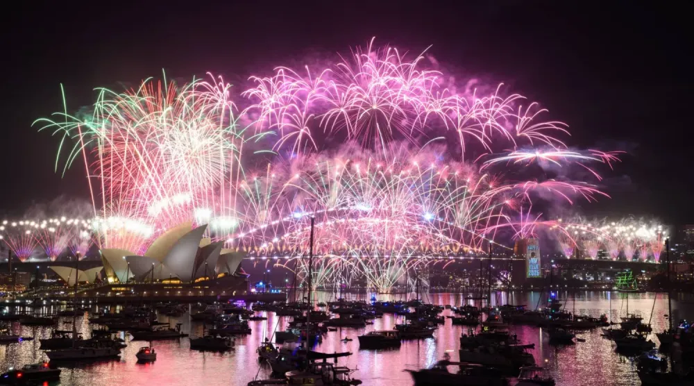 Sydney, 2026'ya muhteşem bir havai fişek gösterisiyle başladı (AP)