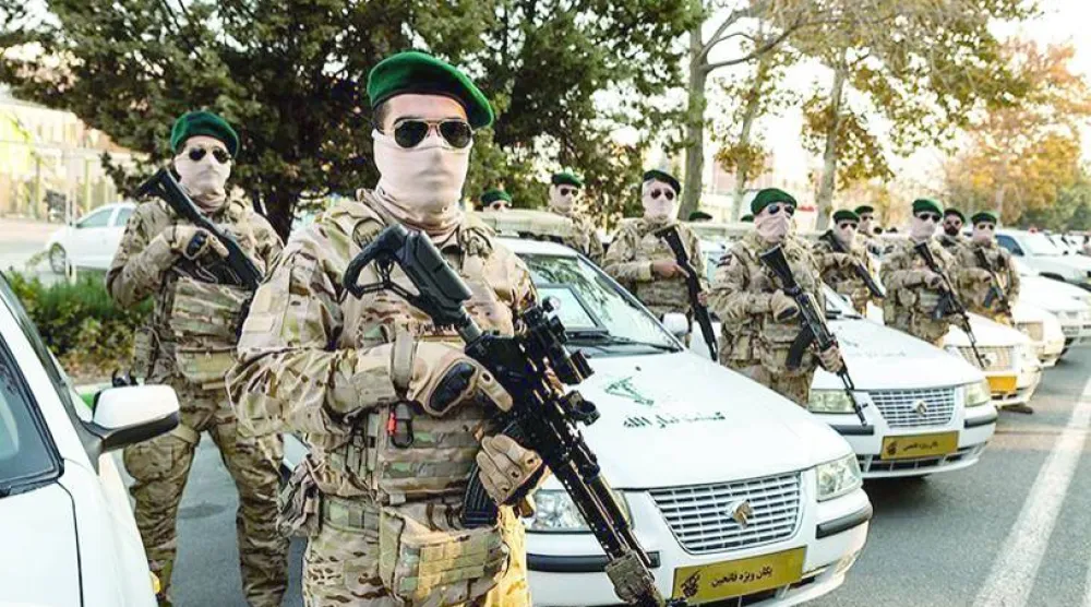 دوريات لـ«الباسيج» تابعة لوحدة القوات الخاصة «ثار الله» المسؤولة عن حماية أمن العاصمة طهران (تسنيم)