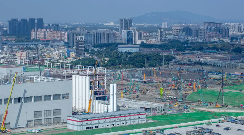 مقر شركة تايوان لصناعة أشباه الموصلات (تي إس إم سي) في مدينة كاوشيونغ بتايوان (د.ب.أ)