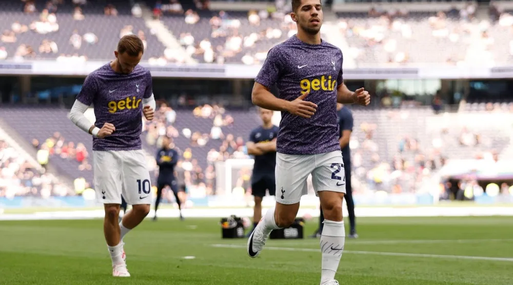 مانور سولومون (يمين) (رويترز)