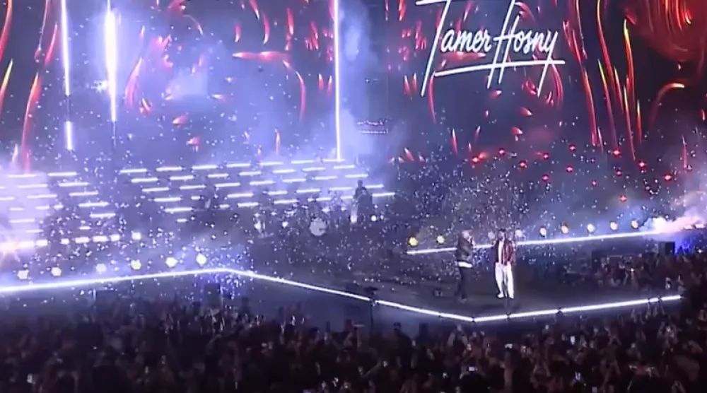 تامر حسني وتامر عاشور شاركا في إحياء الحفل (قناة الحياة على «يوتيوب»)