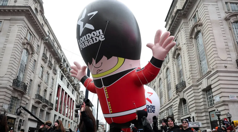 موكب العام الجديد في لندن (أ.ف.ب)