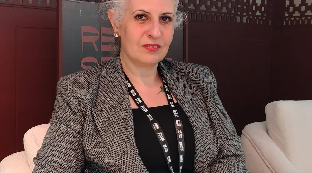 الممثلة العراقية سمر كاظم خلال حضورها مهرجان البحر الأحمر( الشرق الأوسط)