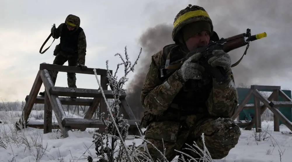 الجيش الأوكراني يقول إنه لا يستهدف سوى المواقع العسكرية ومواقع الطاقة الروسية (رويترز)