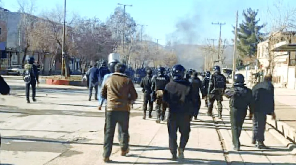 
احتجاجات في لردغان بمحافظة جهار محال وبختياري غرب البلاد (فارس)