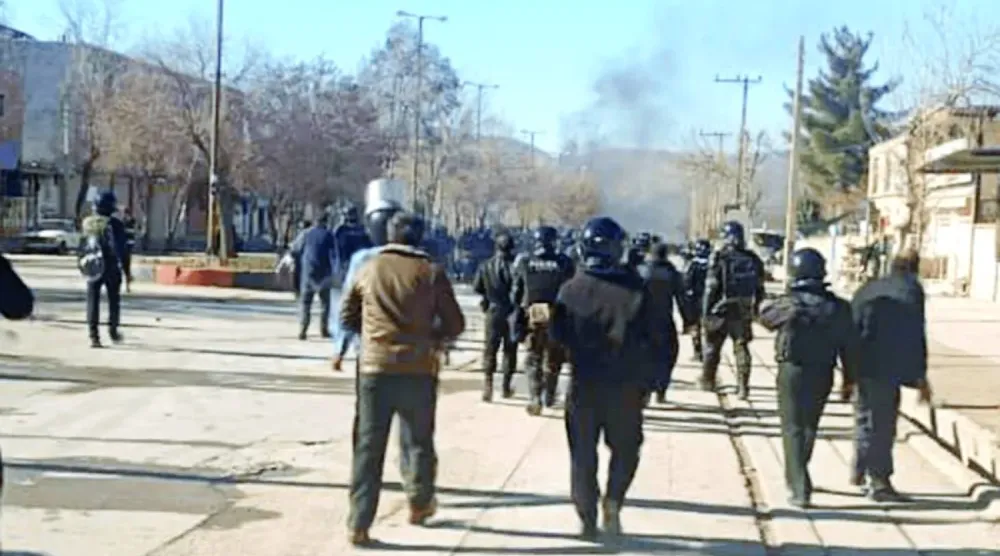 İran'ın batısındaki Lordegan, Çaharmahal ve Bahtiyari eyaletlerinde protestolar. (Fars)