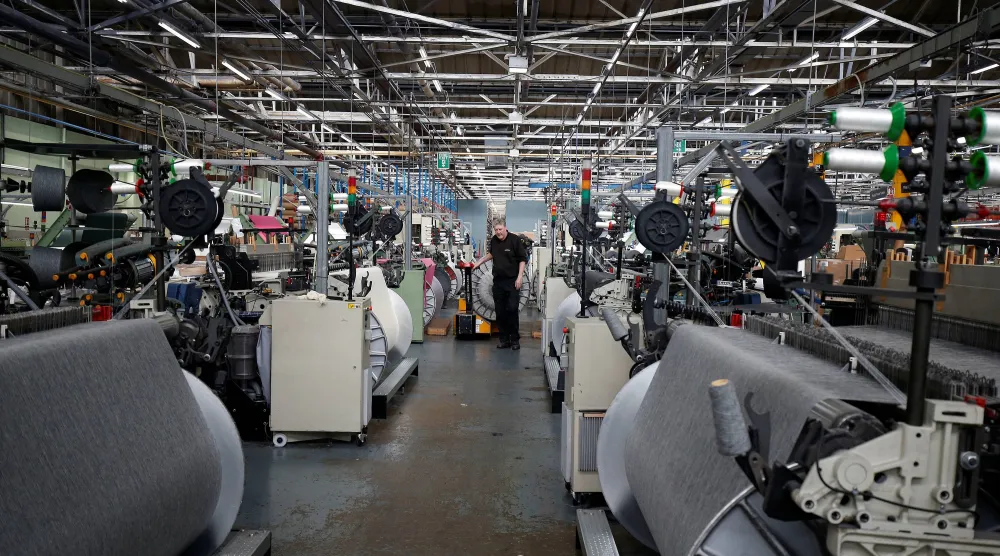 مشهد عام لأرضية مصنع «كاميرا فابريكس» في هدرسفيلد ببريطانيا (رويترز)