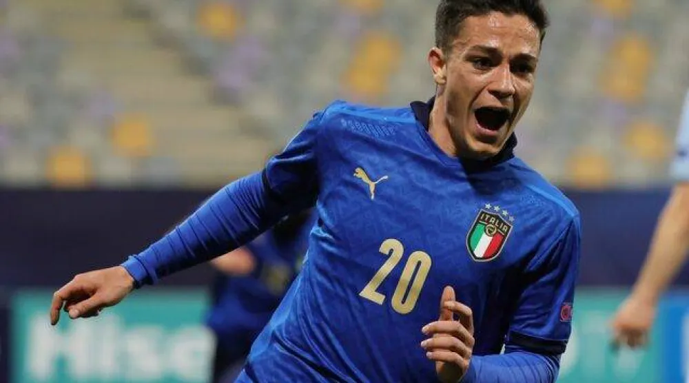 الإيطالي جياكومو راسبادوري يقترب من روما (رويترز)