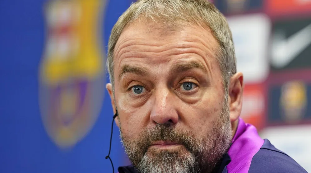 الألماني هانزي فليك مدرب برشلونة (إ.ب.أ)