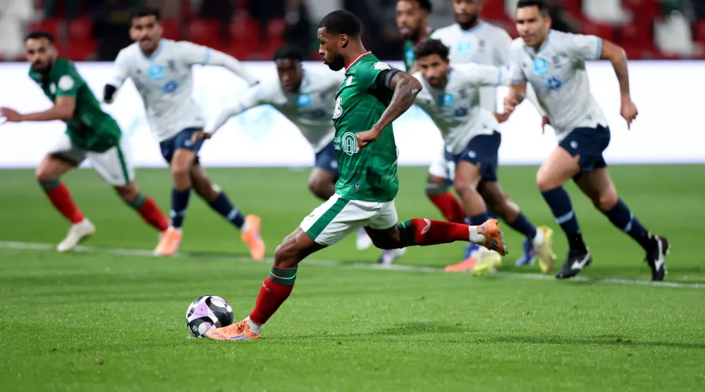 فينالدوم لدى تسجيله هدف الاتفاق الثاني من نقطة الجزاء (تصوير: مشعل القدير)