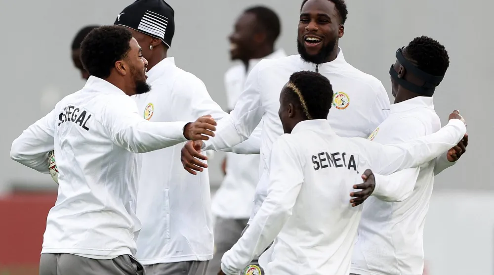 لاعبو السنغال خلال تدريباتهم الأخيرة (رويترز)