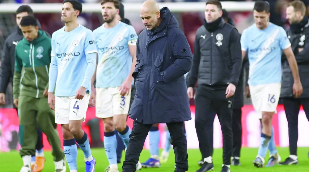 
غوارديولا وفريقه وأحزان إهدار نقطتين في سندرلاند (رويترز)