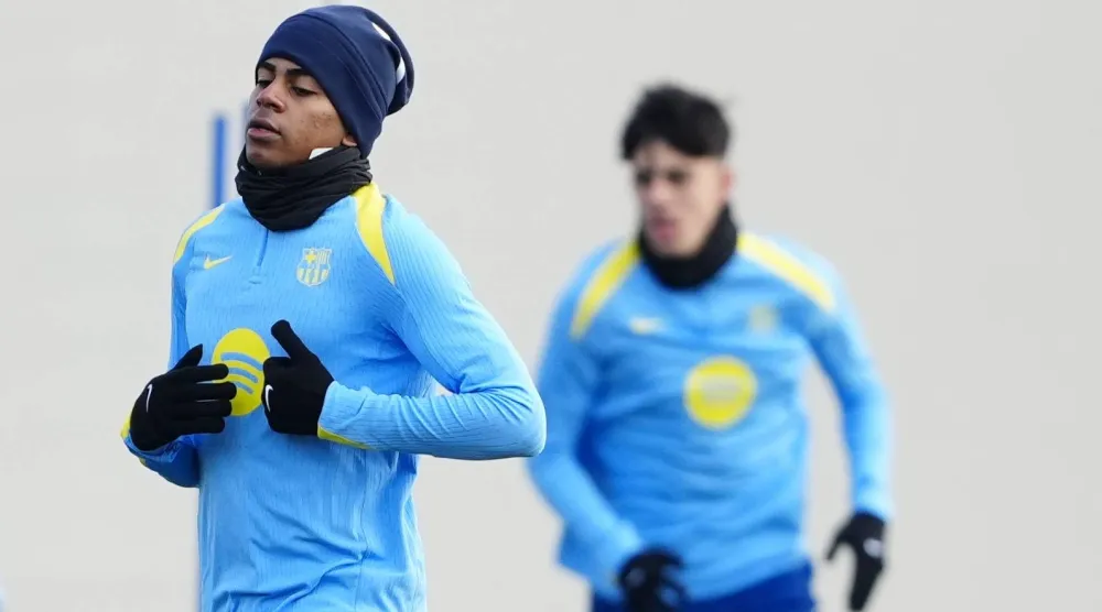 جمال خلال تدريبات برشلونة الأخيرة (إ.ب.أ)