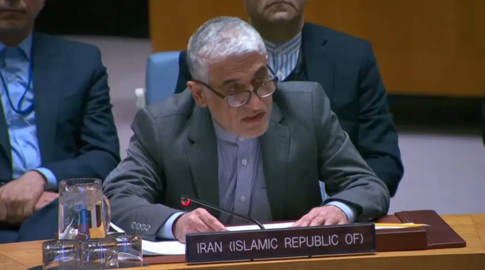 İran'ın BM Büyükelçisi Said İrevani'nin, Güvenlik Konseyi'nin İran'ın nükleer programı hakkındaki oturumunda konuşurken (BM Televizyonu)
