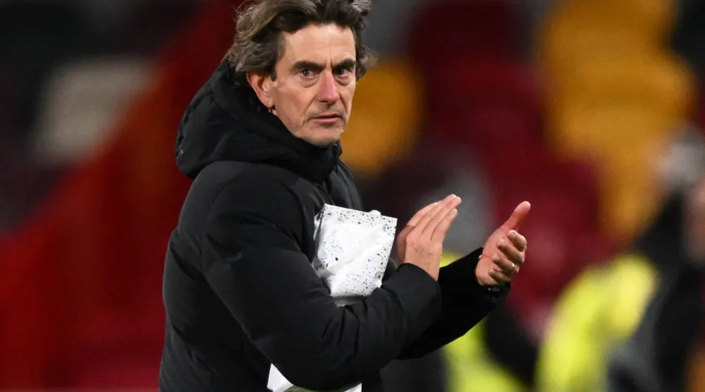 Soccer Football - Premier League - Brentford v Tottenham Hotspur - GTech Community Stadium, London, Britain - January 1, 2026 Tottenham Hotspur manager Thomas Frank applauds fans after the match REUTERS/Dylan Martinez