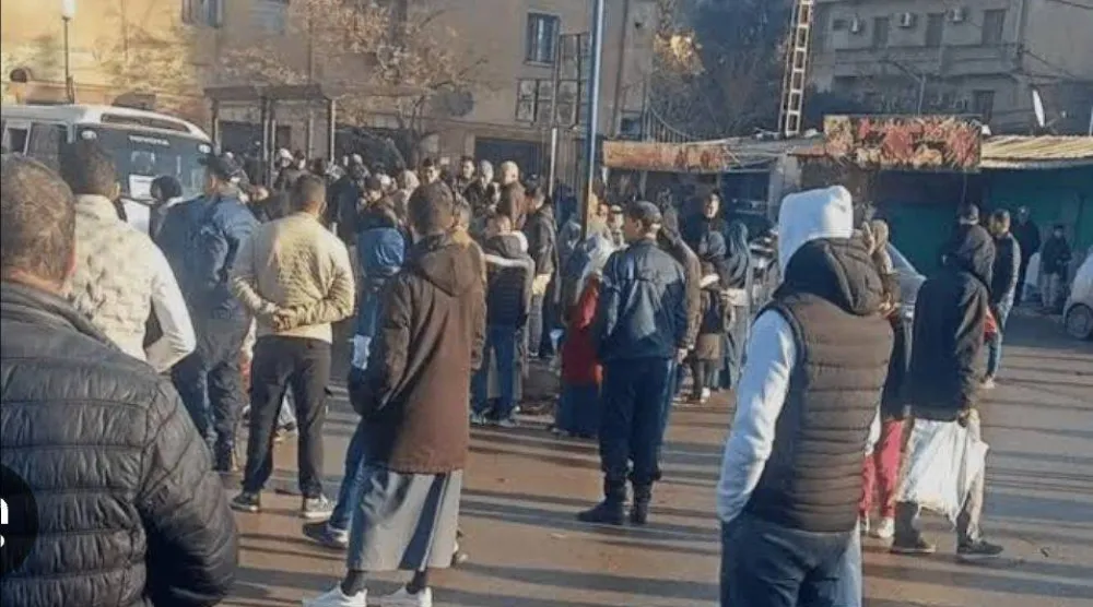 ازدحام في الشارع بسبب نقص حافلات النقل إثر إعلان نقابة القطاع عن إضراب (ناشطون)