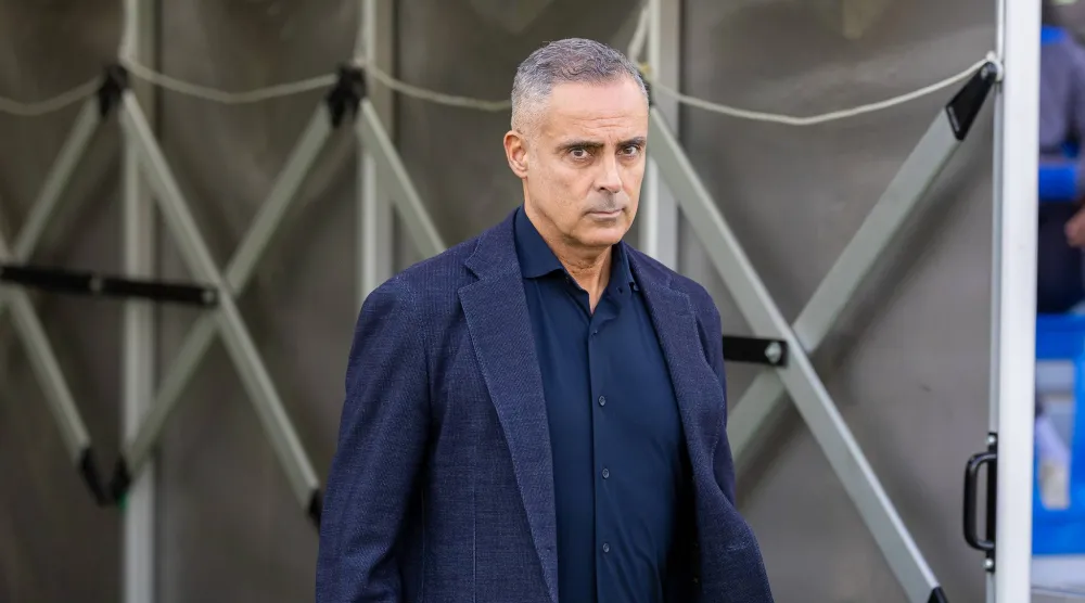 البرتغالي غوميز مدرب فريق الفتح (تصوير: عيسى الدبيسي) 