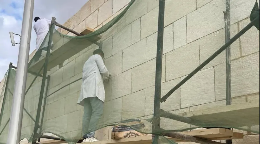 جانب من الأعمال بسور مجرى العيون (المستشار الإعلامي لاتحاد الآثاريين المصريين)