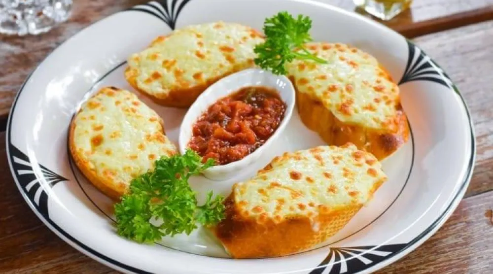 خبز باغيت بالثوم فيسبوك)