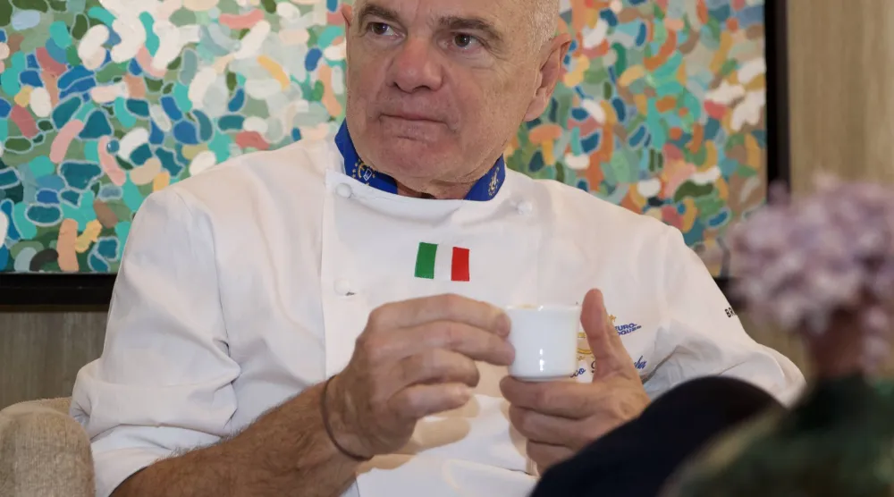 عمل الشيف الحايز على نجوم ميشلان في القصر الملكي البريطاني مع تشالرز وديانا وعائلة بوش الأميركية في البيت الأبيض (تصوير نايف العتيبي)