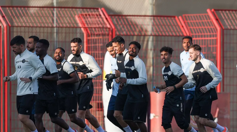 لاعبو ضمك خلال تدريباتهم الأخيرة (موقع النادي)