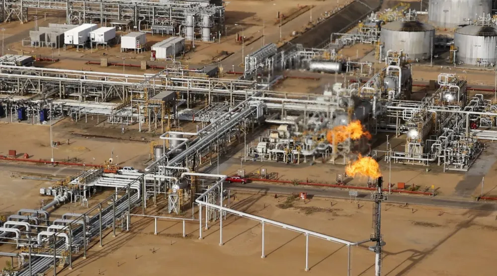 Venezuela'nın devlet petrol şirketi PDVSA tarafından petrol zengini Orinoco Kuşağı'nda işletilen bir ağır ham petrol işleme tesisi (Reuters)