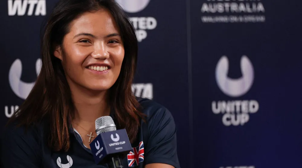 إيما رادوكانو من المؤتمر الصحافي (أ.ف.ب)