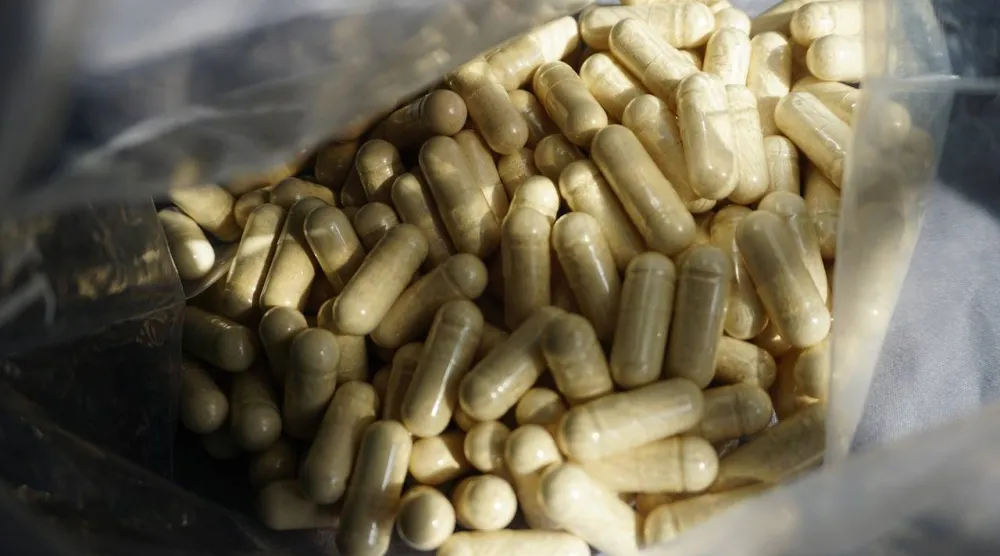 يُعدّ الزنك عنصراً غذائياً موجوداً بشكل طبيعي في العديد من الأطعمة مثل الفاصوليا واللحوم والأسماك كما يُمكن تناوله بوصفه مكملاً غذائياً (بيكساباي)