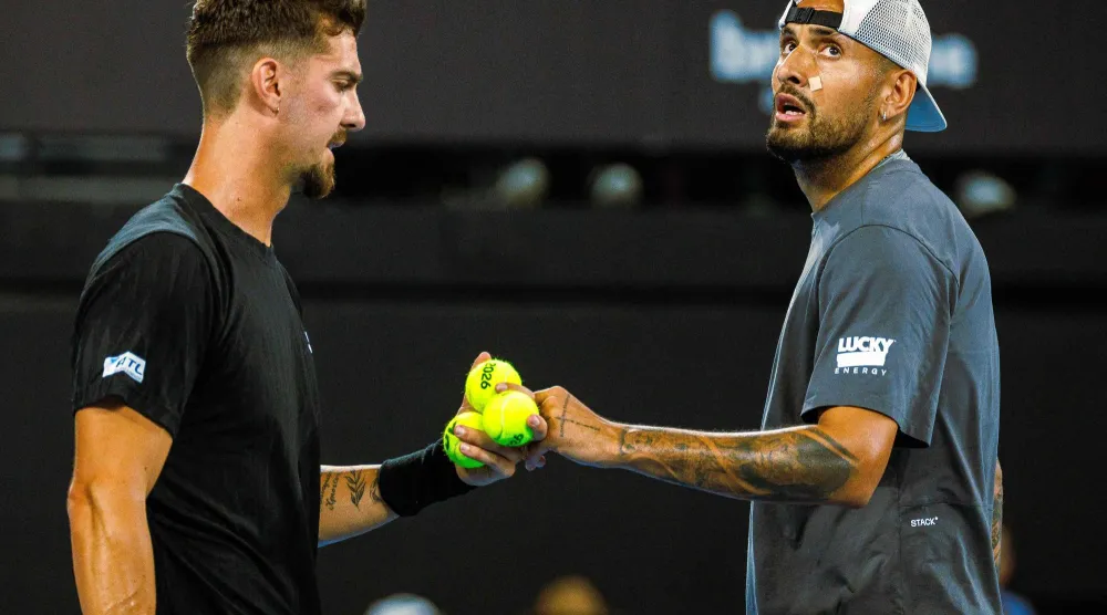 ثاناسي كوكيناكيس ونيك كيريوس (أ.ف.ب)