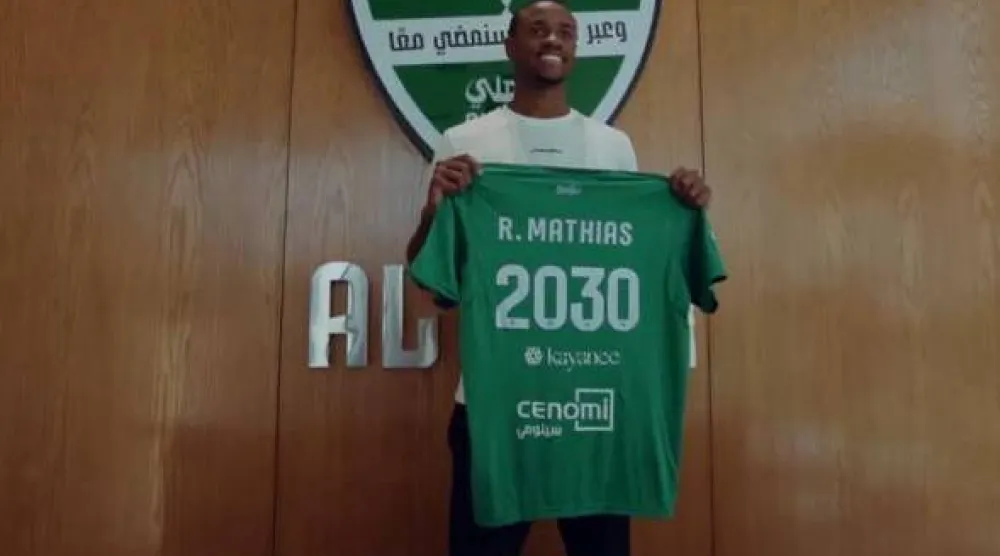 المهاجم البرازيلي ريكاردو ماتياس في الفيديو الرئيسي الذي بثه النادي عبر حسابه (النادي الأهلي)