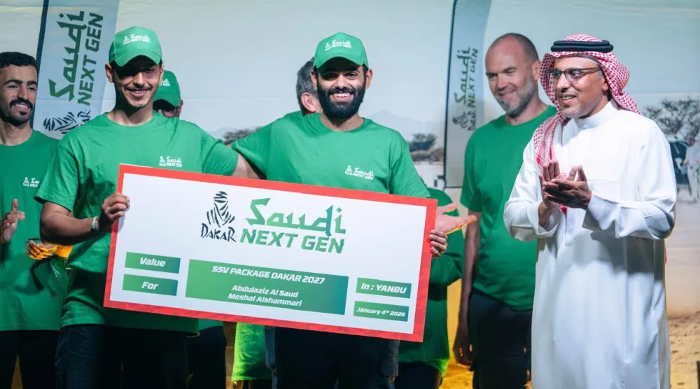 الأمير خالد بن سلطان لحظة إعلان الفائزين في برنامج «الجيل السعودي القادم 2026» (الشرق الأوسط)