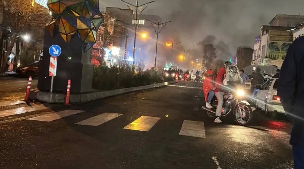 Tahran'ın kuzeydoğusundaki Nizamabad’da gece protestoları (X)