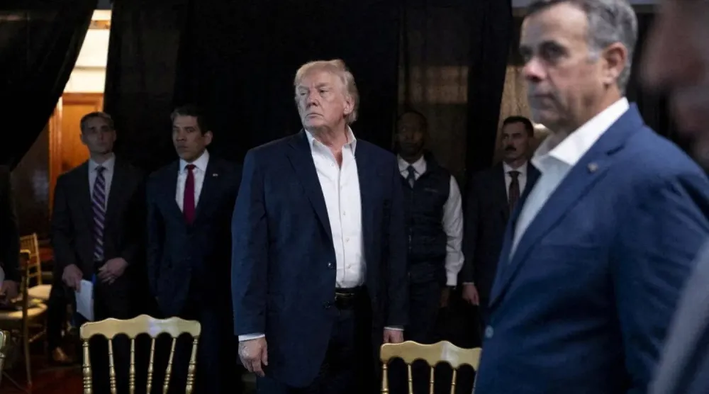 ABD Başkanı Donald Trump, Florida'da Merkezi İstihbarat Teşkilatı (CIA) Direktörü John Ratcliffe ile birlikte Venezuela lideri Nicolas Maduro'nun tutuklanmasını takip ediyor. (Trump'ın Truth Social hesabı)