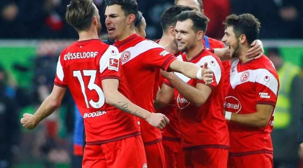 تعاني إدارة ونادي فورتونا دوسلدورف من أزمة حادة (رويترز)