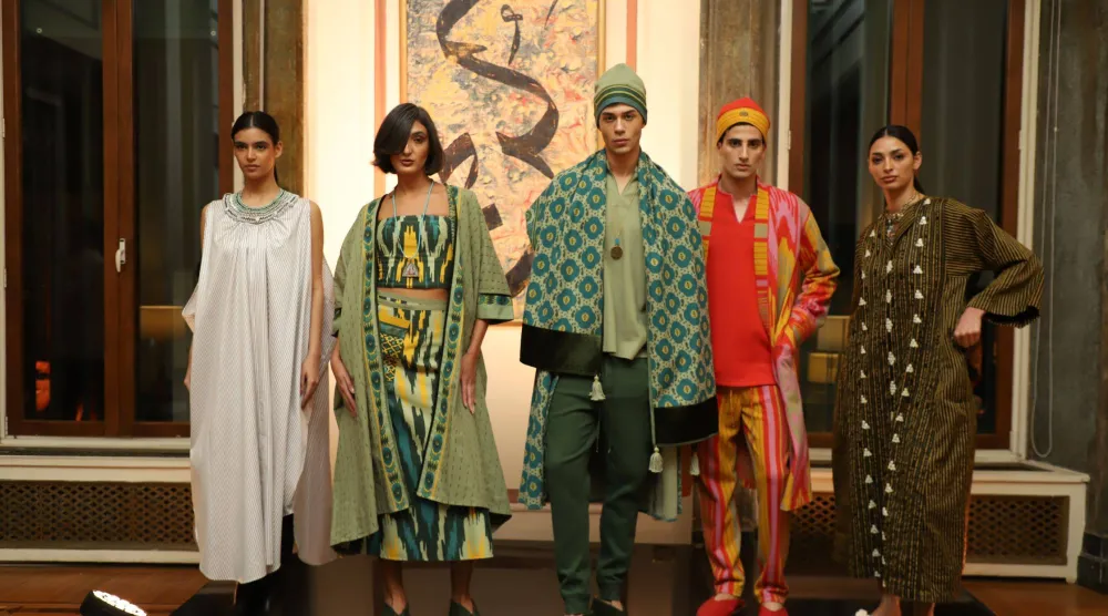 مجموعة من الأزياء التي تم عرضها وتحتفي بالتراث والحرفية بأسلوب عصري  (أسبوع الأزياء المصرية)
