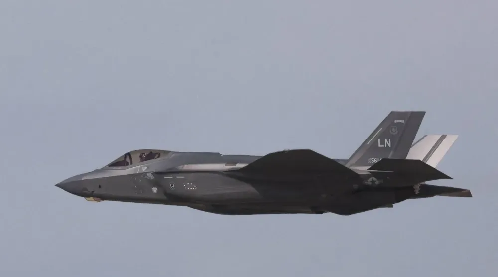 Bir F-35 savaş uçağı, 17 Kasım 2025'te Birleşik Arap Emirlikleri'nin Dubai kentinde düzenlenen Dubai Hava Gösterisi'nde (Reuters)