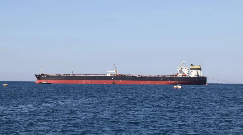 استأنفت شركة «شيفرون» الأميركية ​تصدير ‌النفط الفنزويلي إلى الولايات المتحدة بعد توقف دام 4 أيام (رويترز)