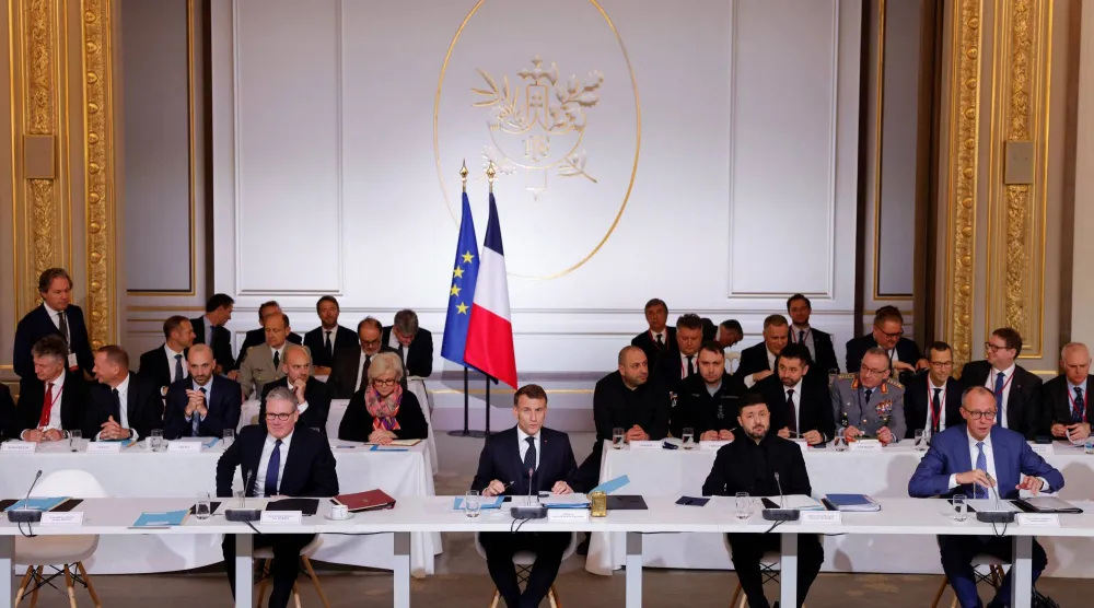 صورة تظهر جانباً من قمة «تحالف الراغبين» التي انعقدت الثلاثاء في قصر الإليزيه والهدف منها توفير الدعم لأوكرانيا (رويترز)