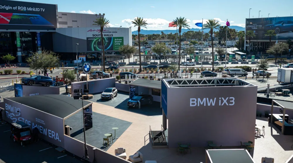 عرض حي في «CES 2026» يوضح كيف أصبحت الأوامر الصوتية أكثر سلاسة وواقعية داخل سيارات «بي إم دبليو» (بي إم دبليو)