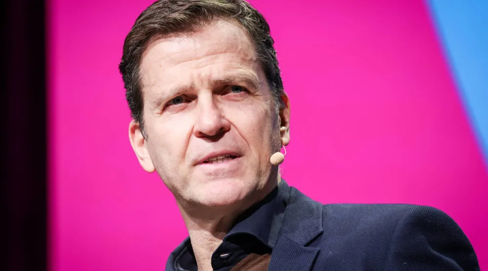 مهاجم ومدير المنتخب الألماني السابق أوليفر بيرهوف (د.ب.أ)