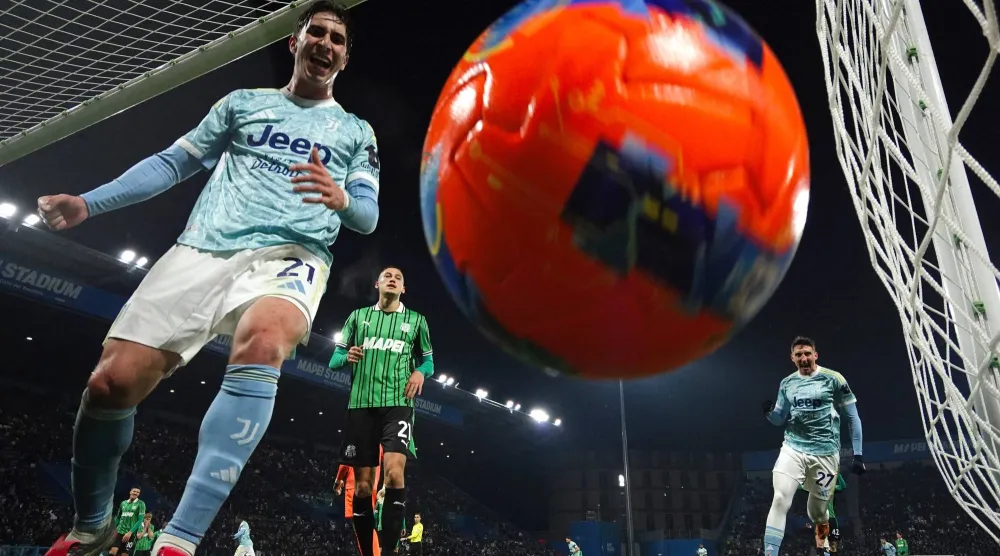 فابيو ميريتّي لاعب يوفنتوس يتفاعل بعد الهدف العكسي (أ.ب)